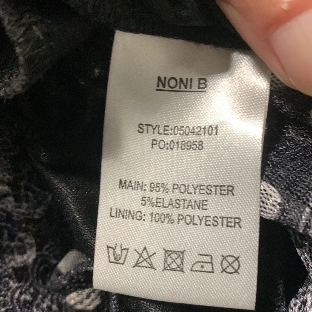 Noni B elastic waisted , flowing skirt with  lace overlay in tiered pattern - Picture 5 of 5